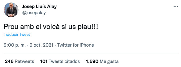 Josep Lluís Alay, quejándose en su perfil de Twitter del protagonismo informativo del volcán de la isla española de La Palma