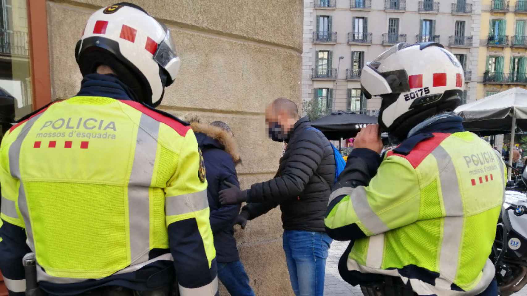 Los Mossos detienen a un ladrón multirreincidente en Barcelona / MOSSOS
