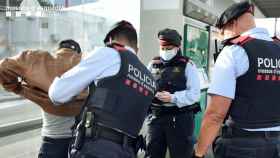 Los Mossos d'Esquadra detienen a una persona que ha cometido un hurto en Barcelona / MOSSOS