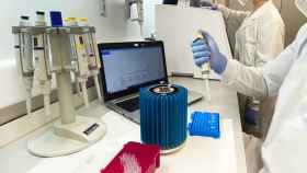 Un laboratorio analiza muestras tomadas con un test PCR / EUROPA PRESS