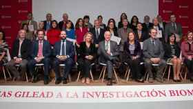 Foto de familia en la VI edición de las Becas Gilead a la Investigación Biomédica 2018 / EUROPA PRESS