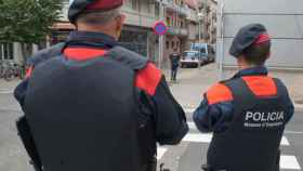 Una pareja de los Mossos d'Esquadra en una operación policial anterior / EP