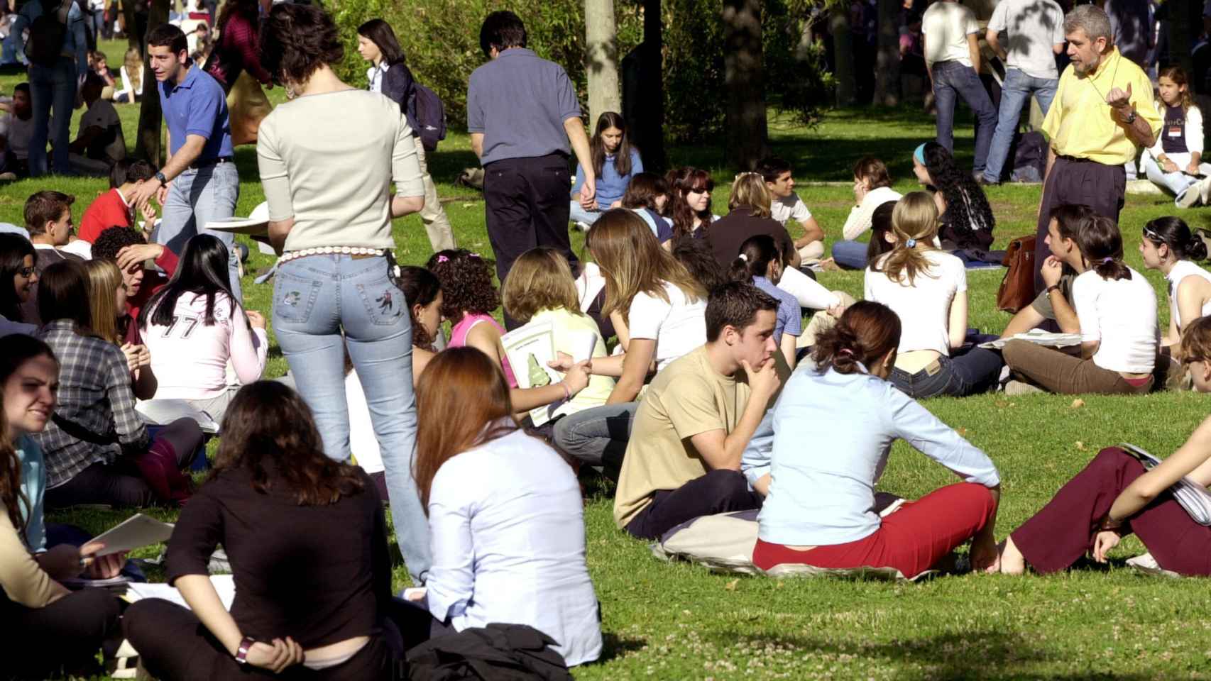 Estudiantes en un campus universitario / EFE