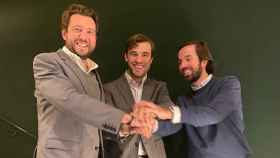 Firma del acuerdo entre Talent Hub y Liderem. De izquierda a derecha: Albert Milián, Tomàs Güell y Borja Xercavins / CEDIDA