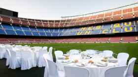Imagen de un banquete en el césped del Camp Nou, estadio del FC Barcelona / Cedida