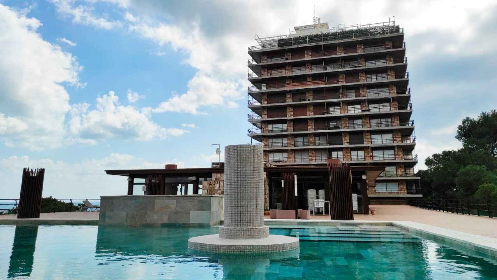Zona de piscina en Torre Valentina de Girona, el 'refugio de Abramovich' en la Costa Brava / CG