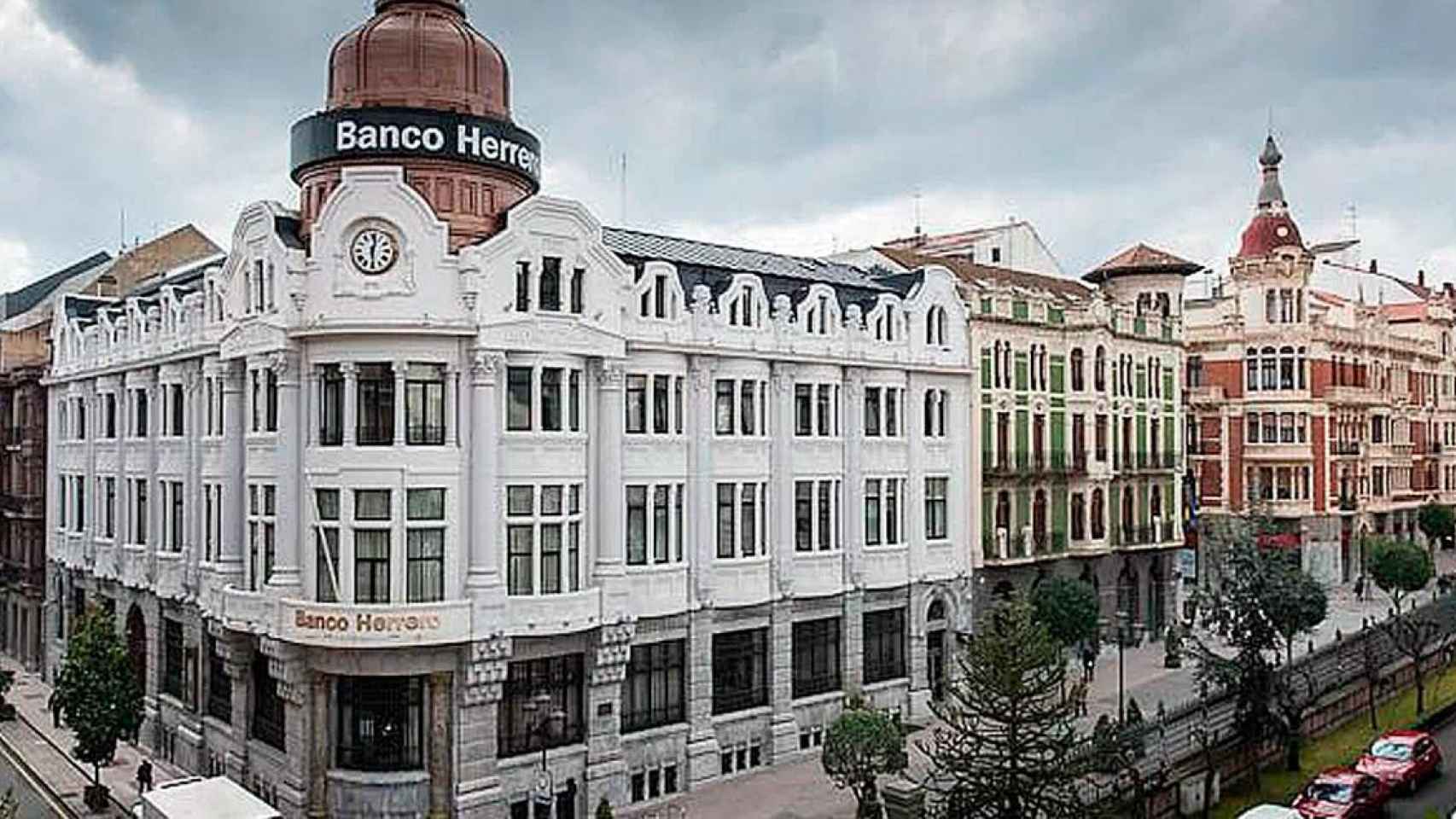 Oficina principal del Banco Herrero, vinculado a la historia empresarial de los Masaveu / EP