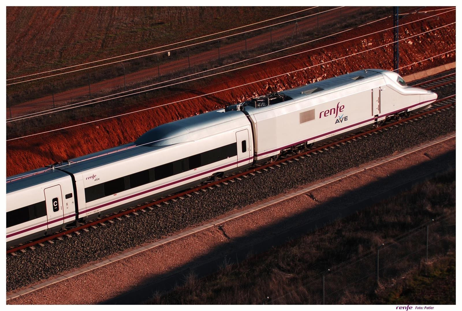 Un tren AVE de Renfe, que utiliza las instalaciones de Adif / EUROPA PRESS