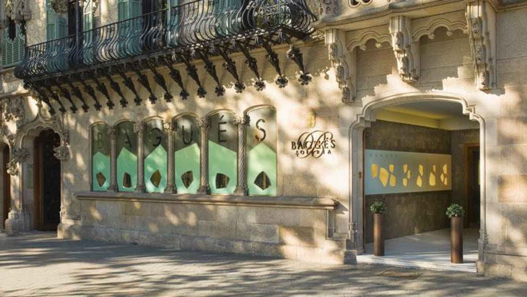 La entrada de la joyería Bagués Masriera en Paseo de Gràcia, el espacio comercial donde se venderán las piezas que se desarrollarán en Cornellà del Llobregat / BM