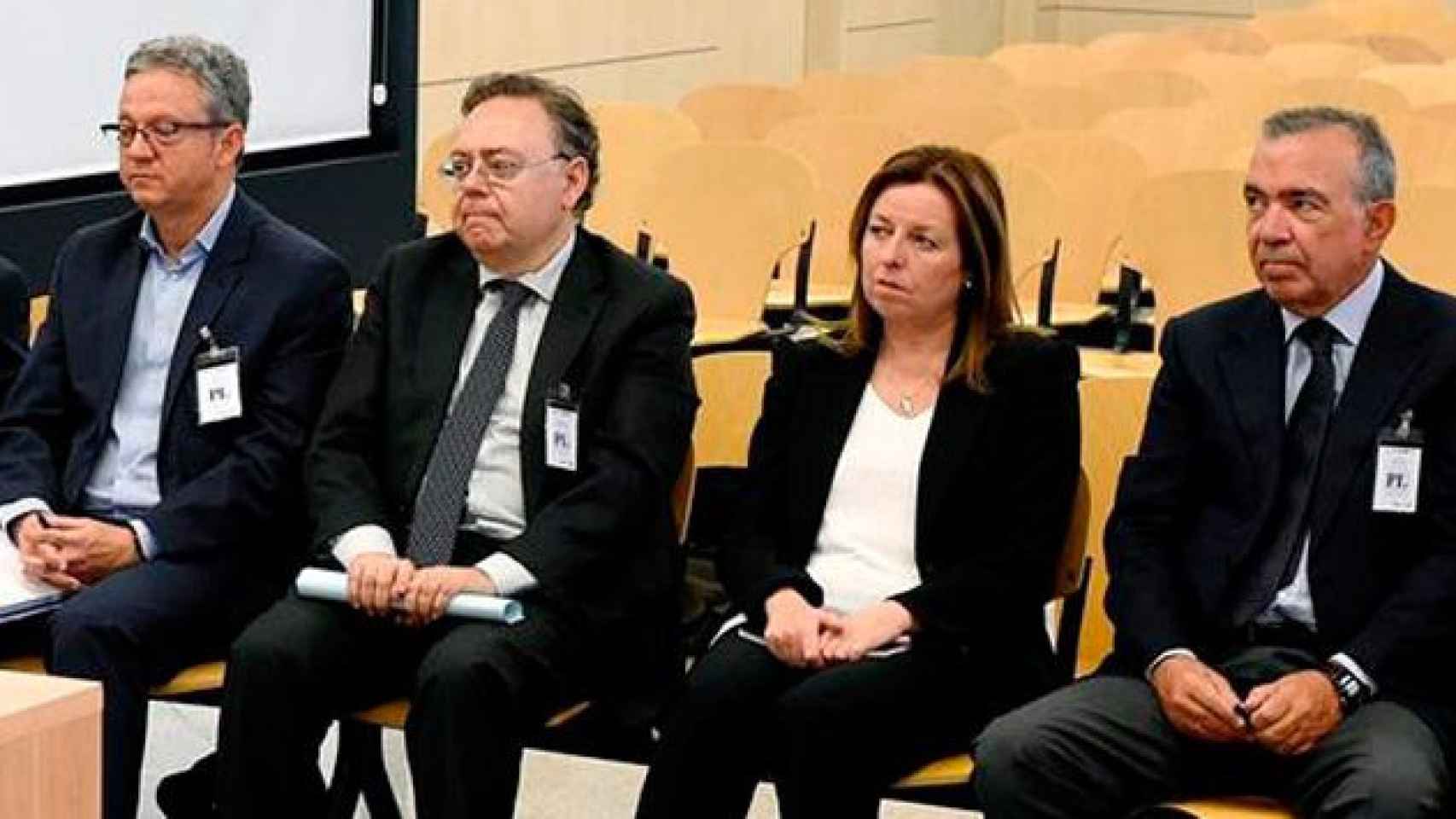 El expresidente de la Caja de Ahorros del Mediterráneo (CAM) Modesto Crespo (d), y los ex directores generales, Roberto López Abad (c) y María Dolores Amorós (i) / EFE