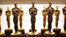 Hilera de estatuillas de los premios Oscar / AGENCIAS