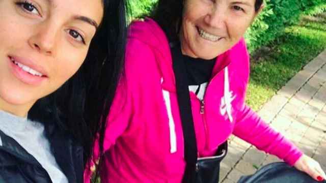 La mama de Cristiano Ronaldo se vuelca con Georgina Rodríguez y su nieta