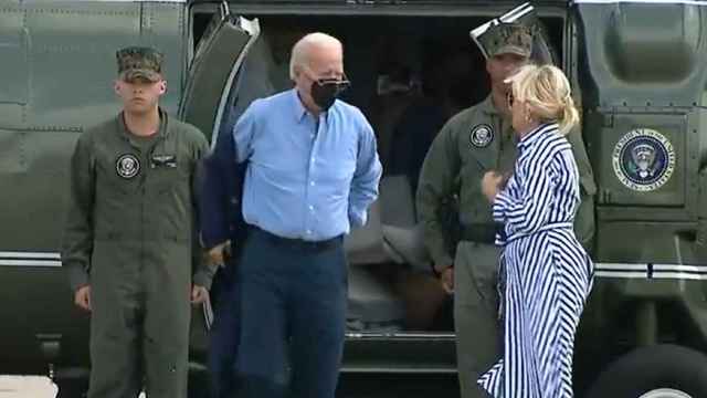 Joe Biden y Jill Biden, tras bajar del helicóptero Marine One /REDES