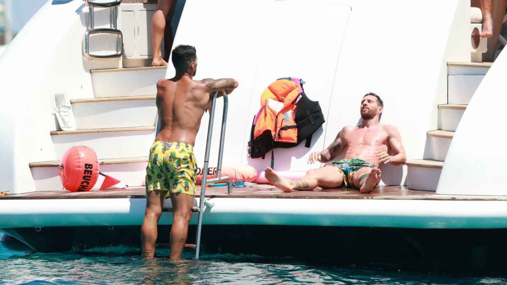 Leo Messi y Luis Suárez disfrutando de unas vacaciones en Ibiza