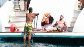 Leo Messi y Luis Suárez disfrutando de unas vacaciones en Ibiza