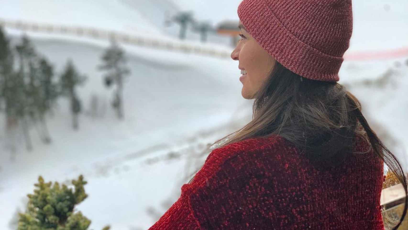 Aine Coutinho desde la ventana de un hotel de Andorra contempla las pistas de esquí / INSTAGRAM