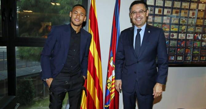 El presidente del Barça, Josep Maria Bartomeu, y Neymar