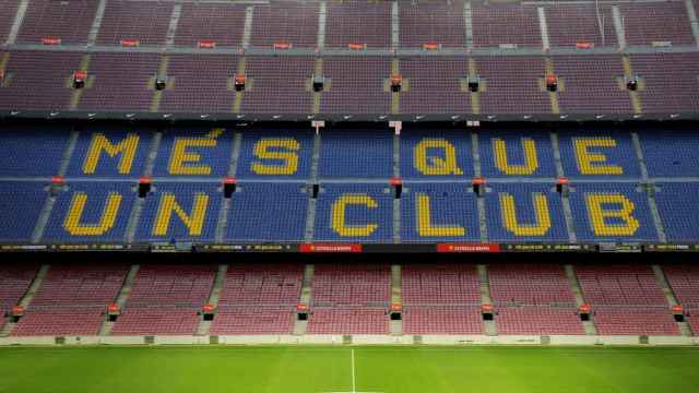 El Camp Nou, con el símbolo de la mujer con motivo del 8M / FCB