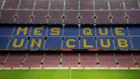 El Camp Nou, con el símbolo de la mujer con motivo del 8M / FCB