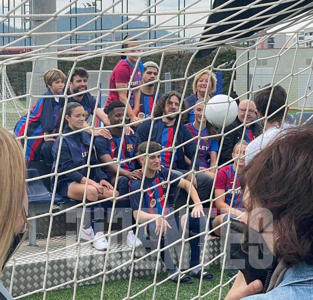 La sesión de fotos del Barça con la camiseta de la próxima temporada / Jijantes