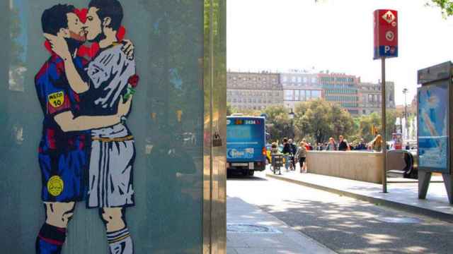 Ideales, ilusiones y delirios: Messi besando a Cristiano en un polémico grafiti / ESCRAPALIA