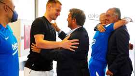 Laporta saluda a ter Stegen en la ciudad deportiva Joan Gamper / FC Barcelona