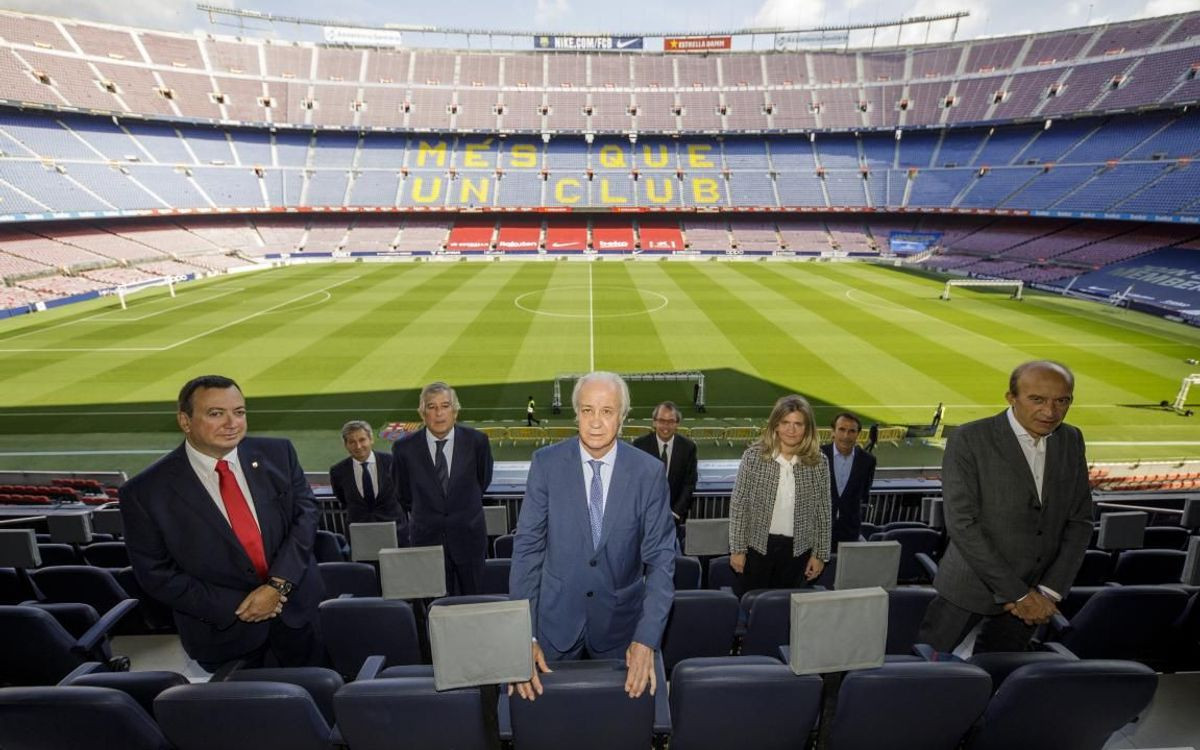 Carles Tusquets, junto a los miembros de la Comisión Gestora del Barça | FCB