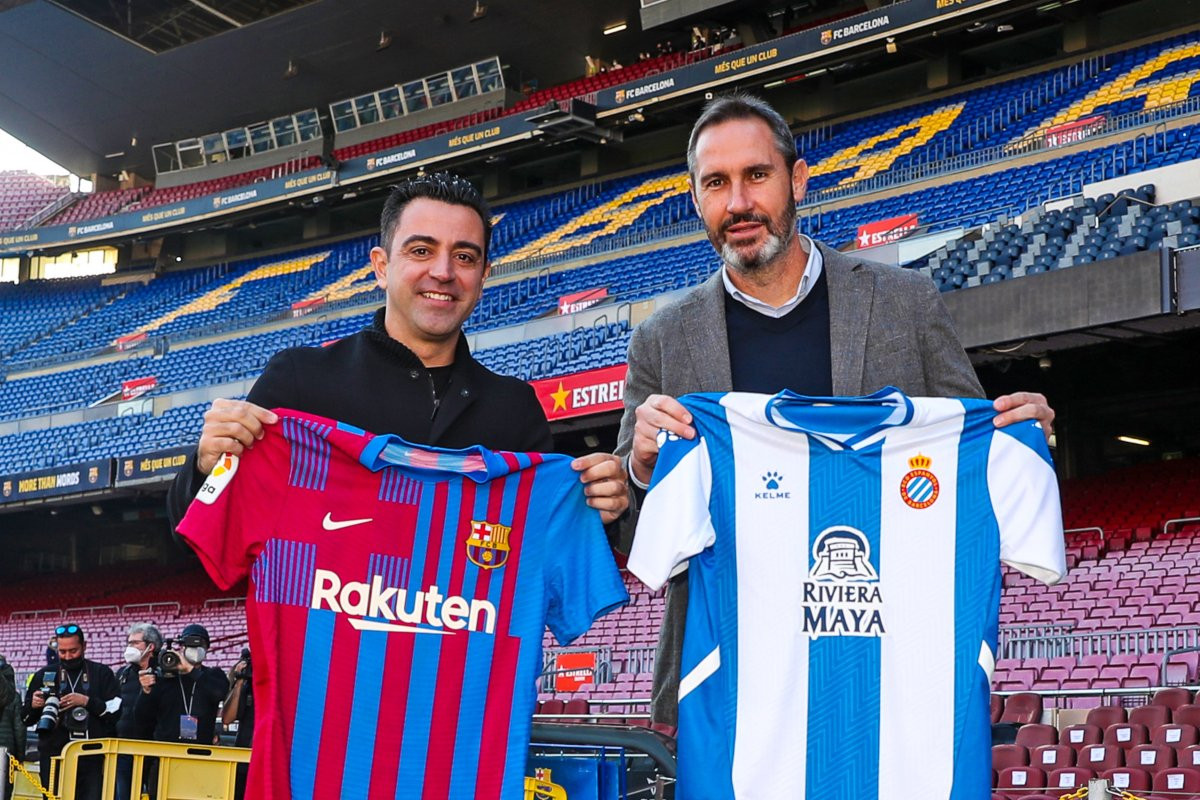 Xavi Hernández junto a Vicente Moreno / FCB