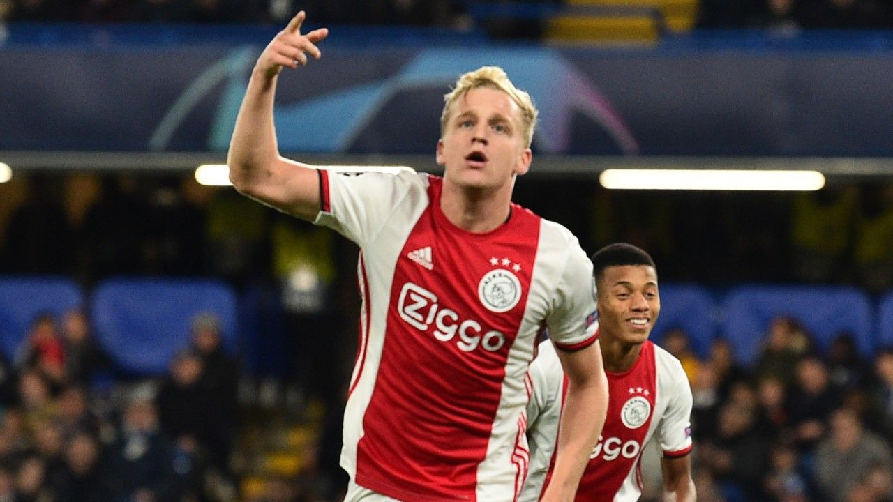 Donny van de Beek celebra un gol del Ajax / EFE