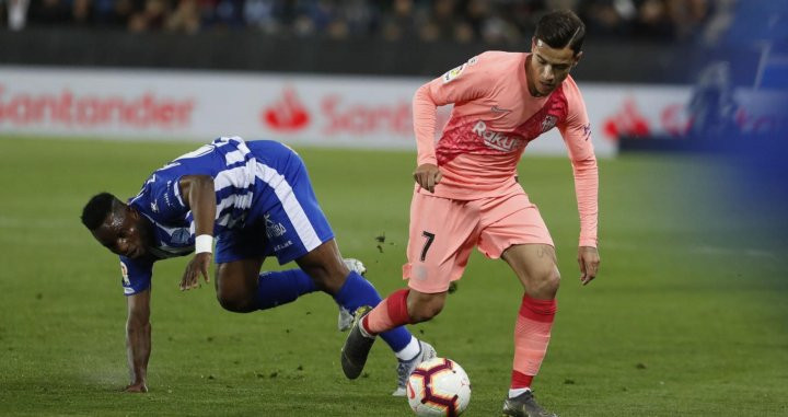 Coutinho en una acción en el Alavés-Barça / EFE