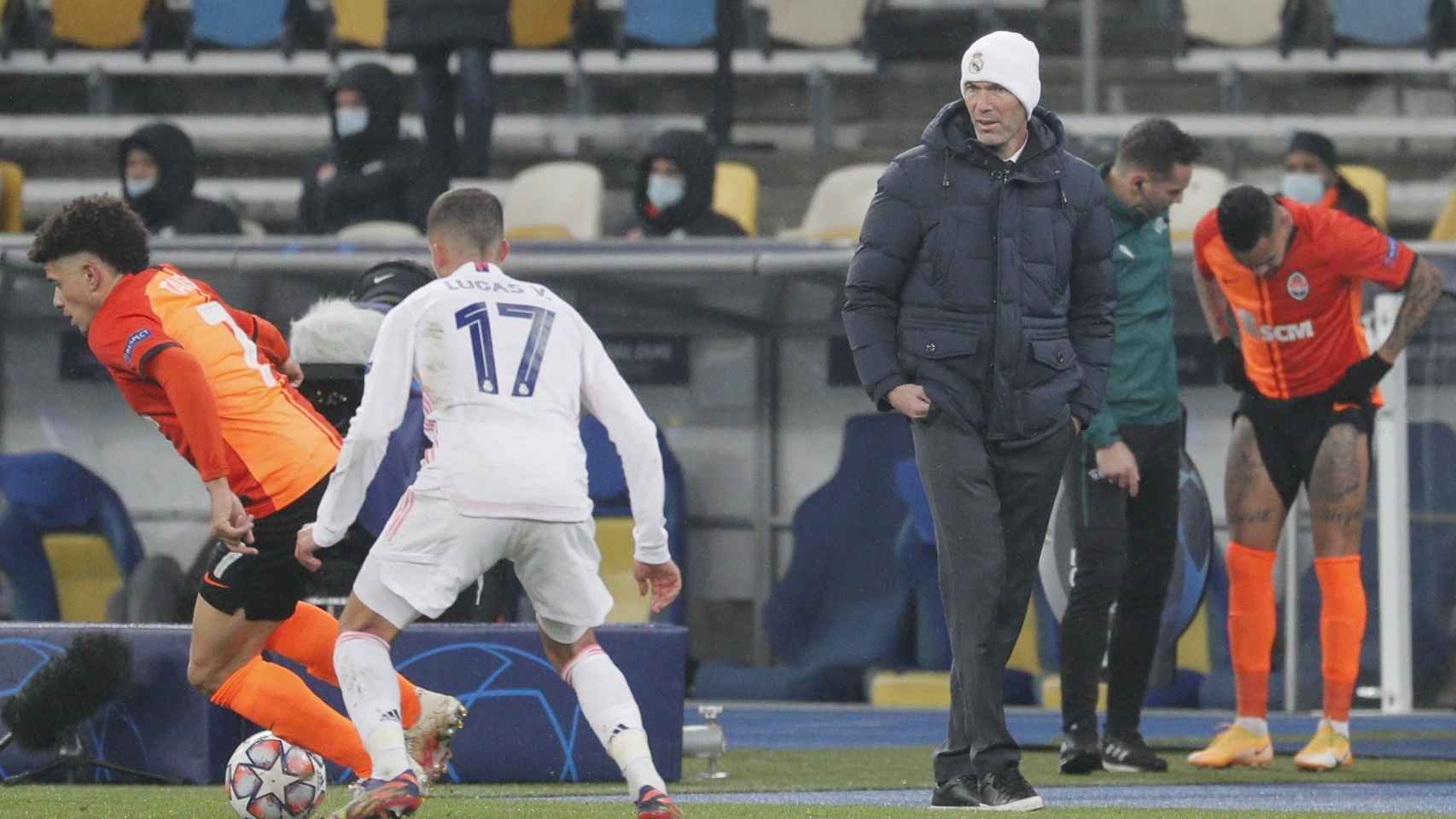 Zidane durante el partido del Real Madrid contra el Shakhtar / EFE