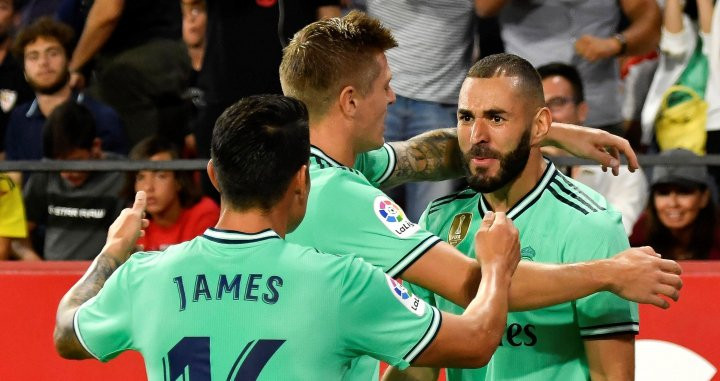 Benzema celebra su gol frente al Sevilla / EFE