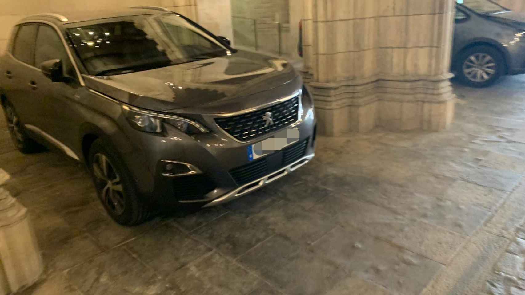 El nuevo coche oficial de Ada Colau en Barcelona, comprado en plena crisis / CG