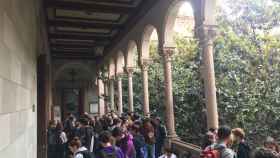 Alumnos protestando en el claustro de la Universidad de Barcelona / SEPC