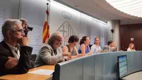 Los miembros del gobierno municipal de Barcelona con la alcaldesa accidental, Laia Ortiz (de azul) en el centro / CG