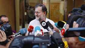 El expresidente del Gobierno, Mariano Rajoy, en su primer día de trabajo en el Registro de la Propiedad de Santa Pola (Alicante) el pasado 20 de junio / EFE