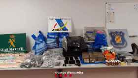 Hachís y marihuana intervenidas a la pareja detenida por enviar droga al norte de Europa en cajas de juguetes / MOSSOS D'ESQUADRA 