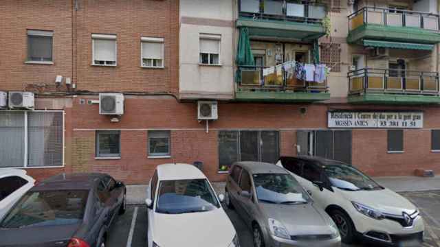 Imagen de la residencia afectada por el incendio de un local okupado en Sant Adrià / GOOGLE MAPS