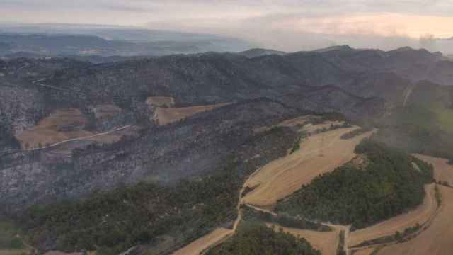 Imagen aérea del incendio originado el sábado en Santa Coloma de Queralt / BOMBERS