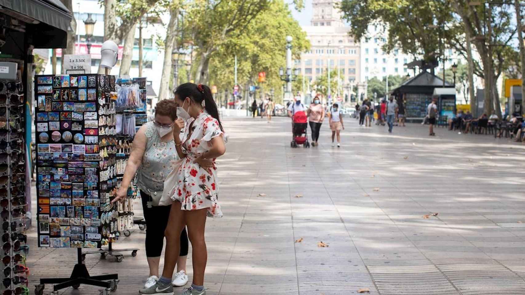 Las Ramblas de Barcelona, casi vacía en plena pandemia de coronavirus / EFE
