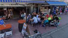 La terraza del bar de Lloret de Mar donde el agresor ha disparado a la víctima / GOOGLE MAPS