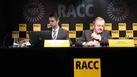 El presidente del RACC, Josep Mateu, y el director técnico de la Fundació del mismo nombre, Mateu Figuls, alertan del riesgo de la restricción al coche / JOAN COLÁS