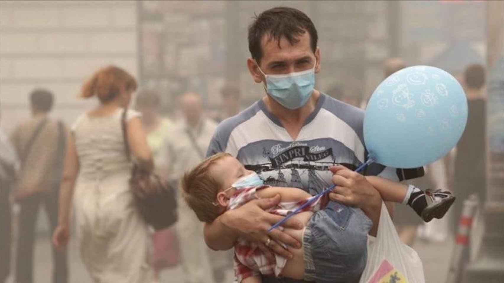 Más de 500.000 menores murieron en 2016 por causas derivadas de la contaminación del aire / EFE