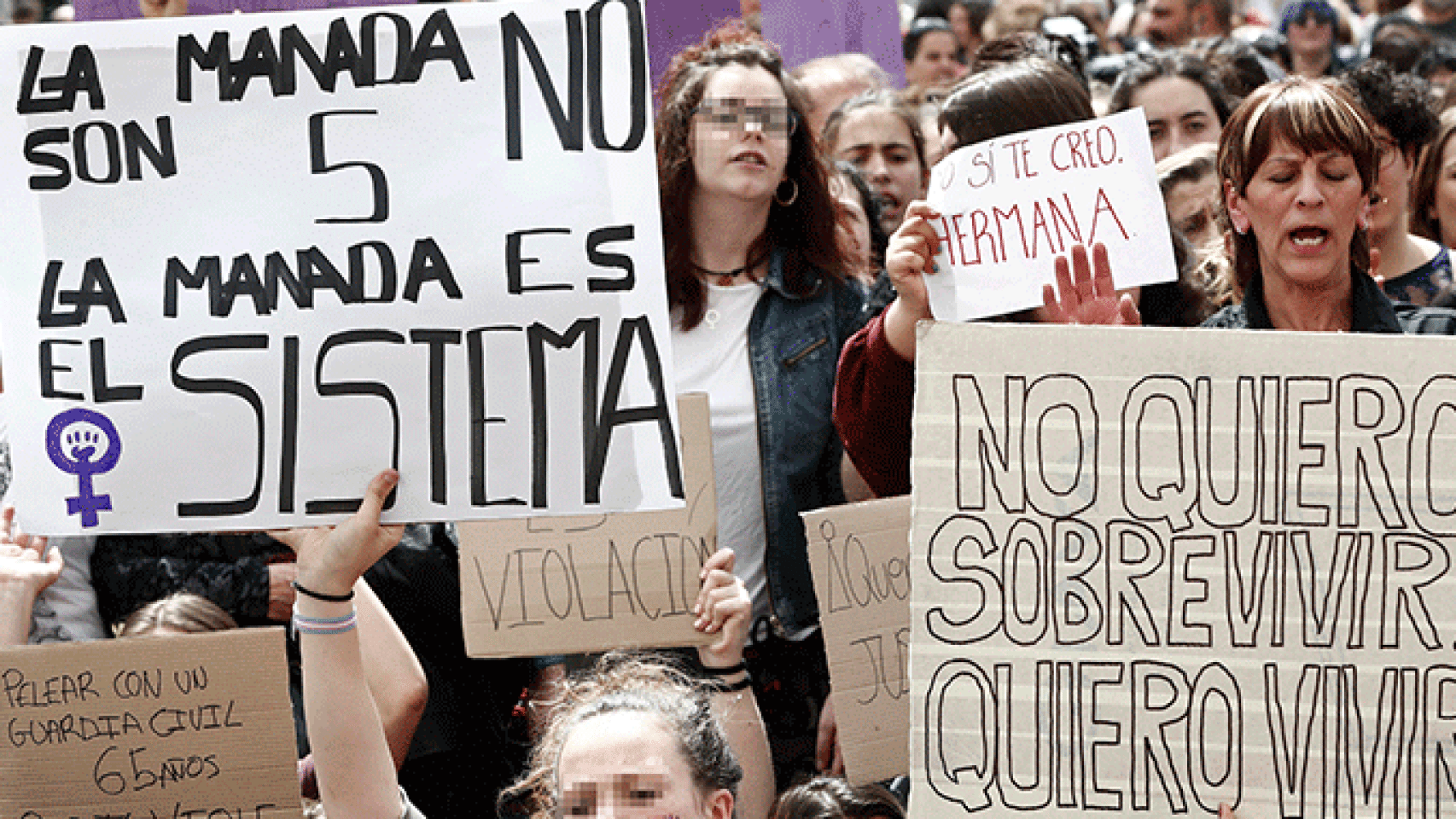 Cientos de personas concentradas en Pamplona contra la sentencia a 'La Manada' que no condena a los integrantes por agresión sexual / EFE