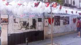 El exterior del Banco Expropiado, decorado durante las fiestas de Gràcia / TWITTER