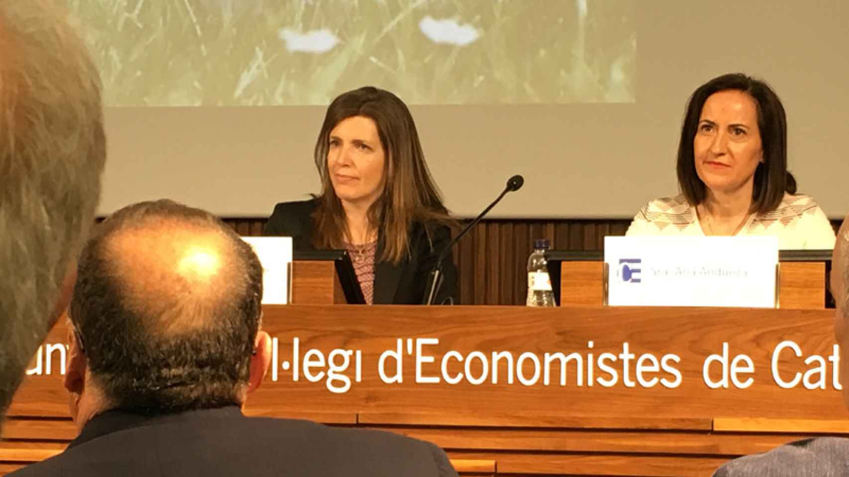 La vicepresidente económica del Barça, Susana Monje, y la representante de Deloitte, Ana Andueza, durante la presentación del informe 'El impacto económico del Barça en Barcelona'.