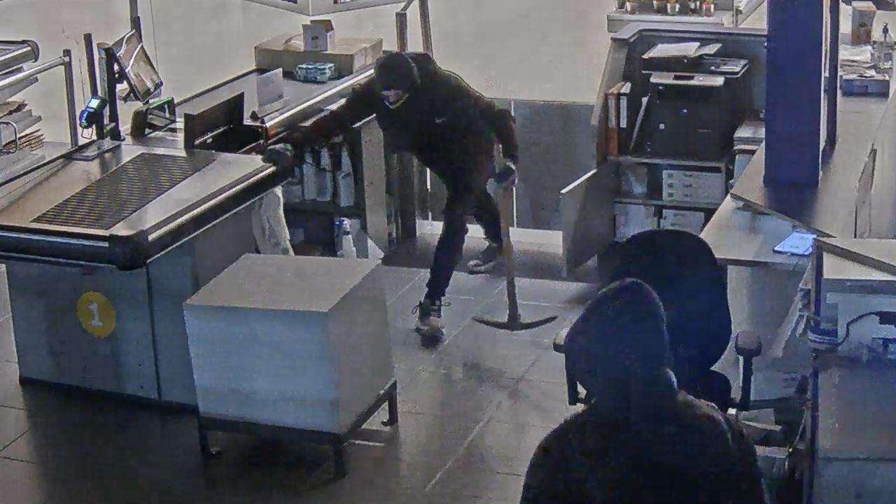 Dos autores de robos en un supermercado / MOSSOS