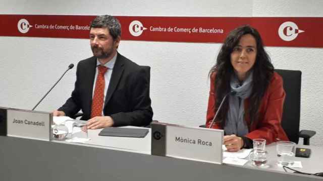Mònica Roca, presidenta de la Cámara de Comercio de Barcelona, y su antecesor y ahora diputado de JxCat, Joan Canadell, en una imagen de archivo / EP