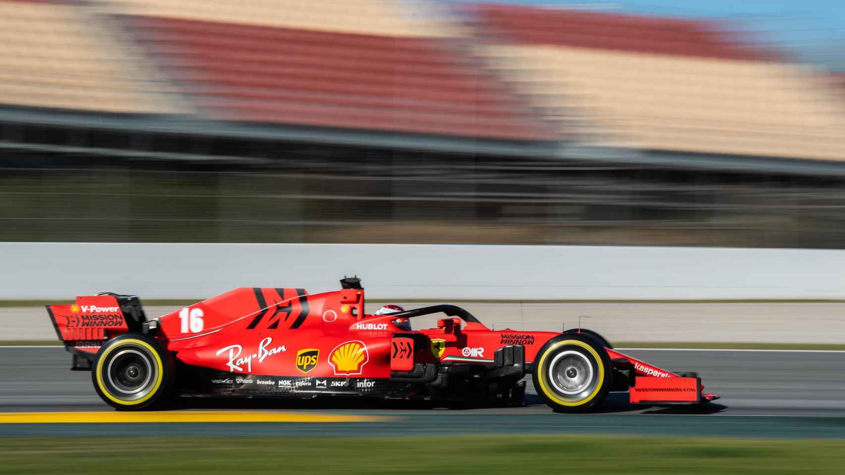 Charles Leclerc pilota su Ferrari por el circuito de Cataluña, en Montmeló / EP