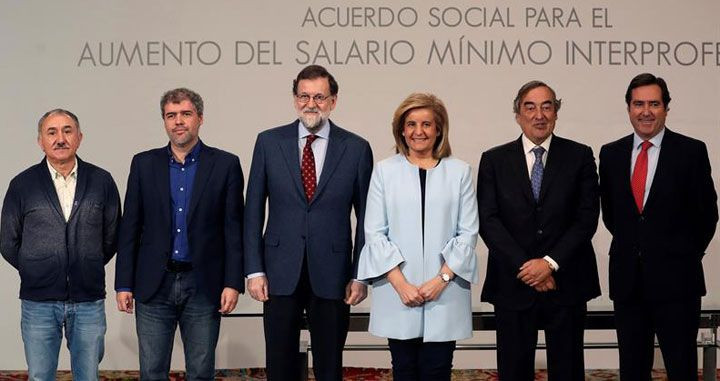 El Gobierno y los agentes sociales firman la subida gradual del salario mínimo hasta los 850 euros